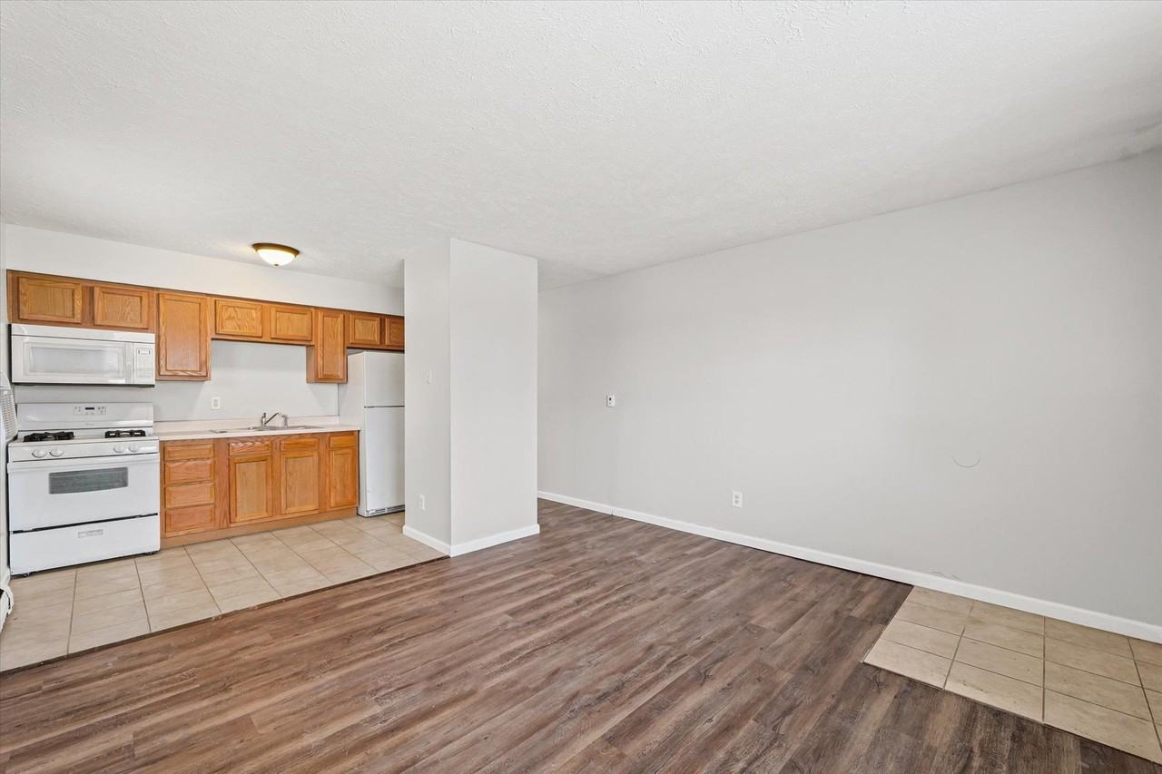 339 Riley Dr - Photo 2 of 12