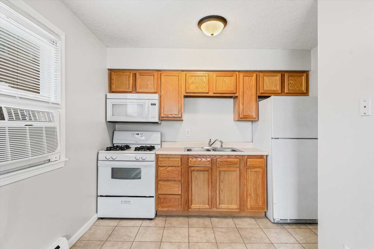 339 Riley Dr - Photo 3 of 12