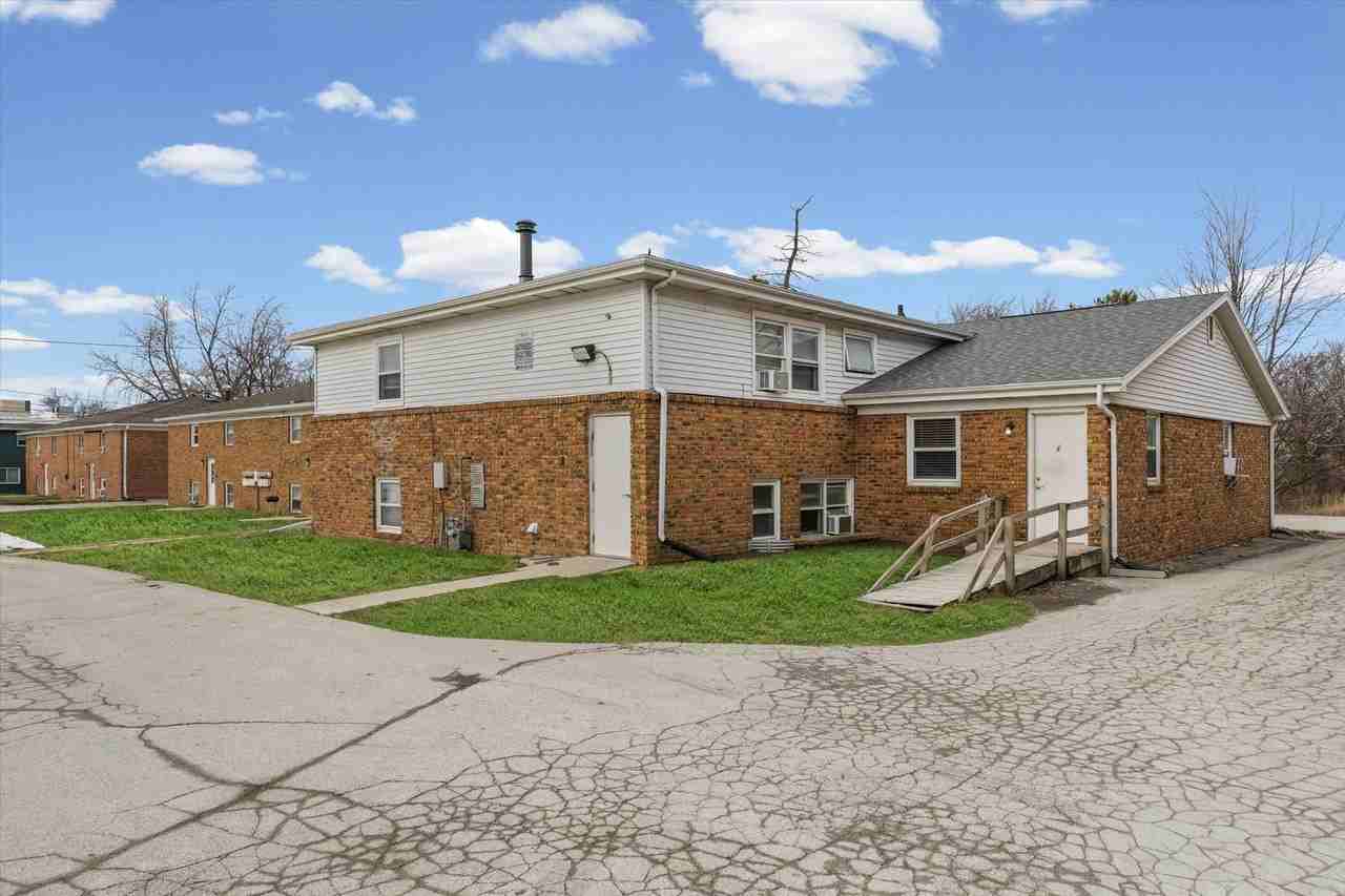 339 Riley Dr - Photo 2 of 12