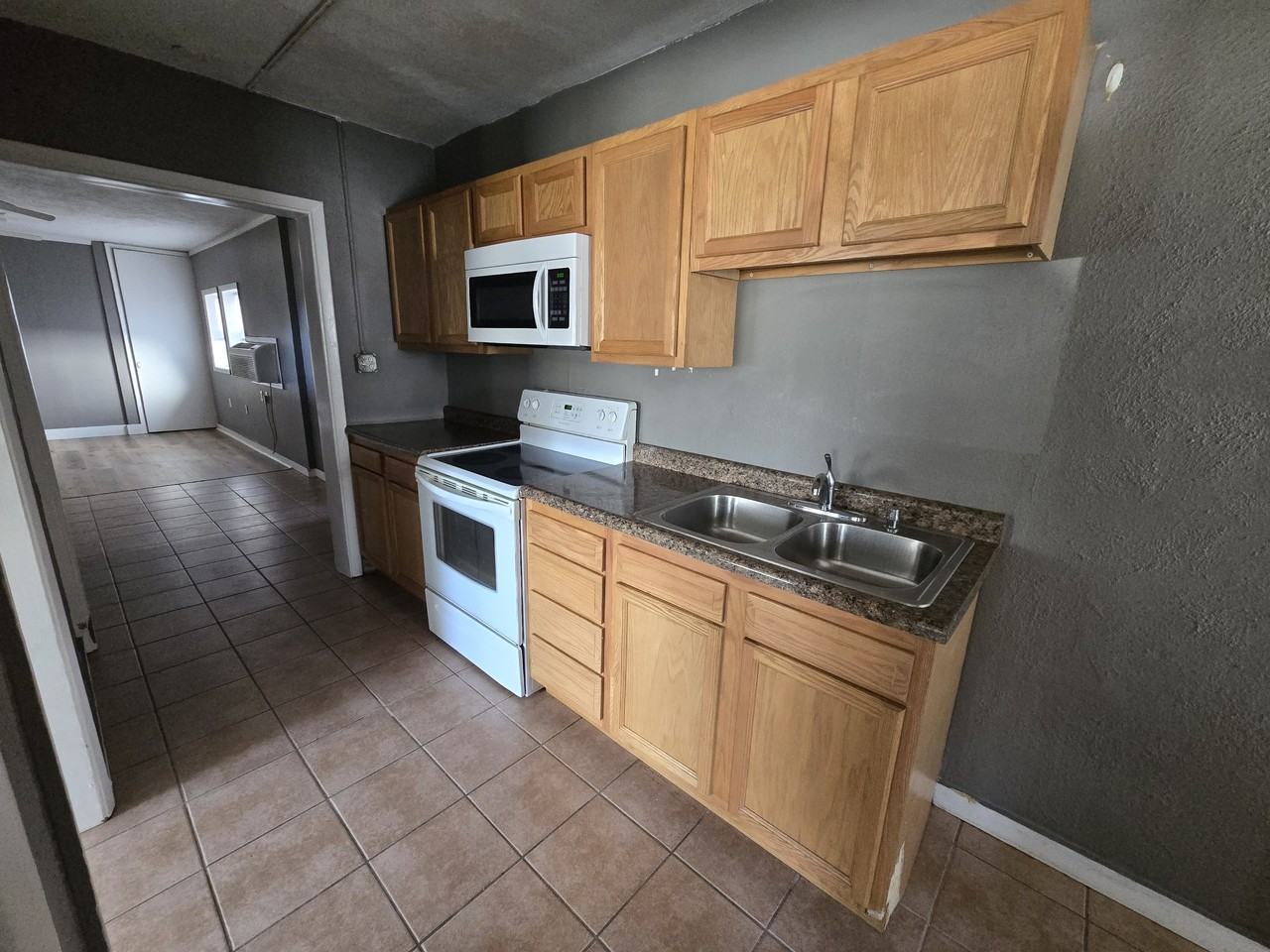 300 W Breckenridge St #1 - Photo 3 of 7