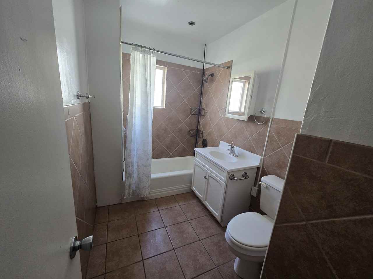 300 W Breckenridge St #1 - Photo 6 of 7