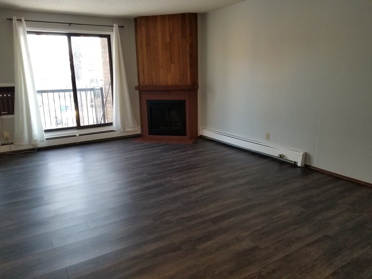 802D Kingsmere Blvd - Photo 2 of 8