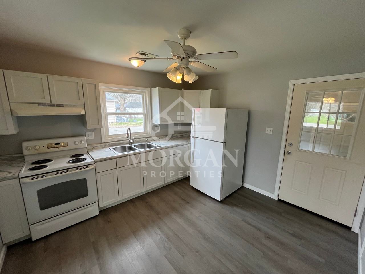 703 E 28th St - Photo 3 of 6