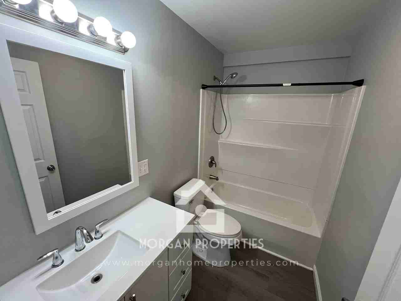 703 E 28th St - Photo 4 of 6