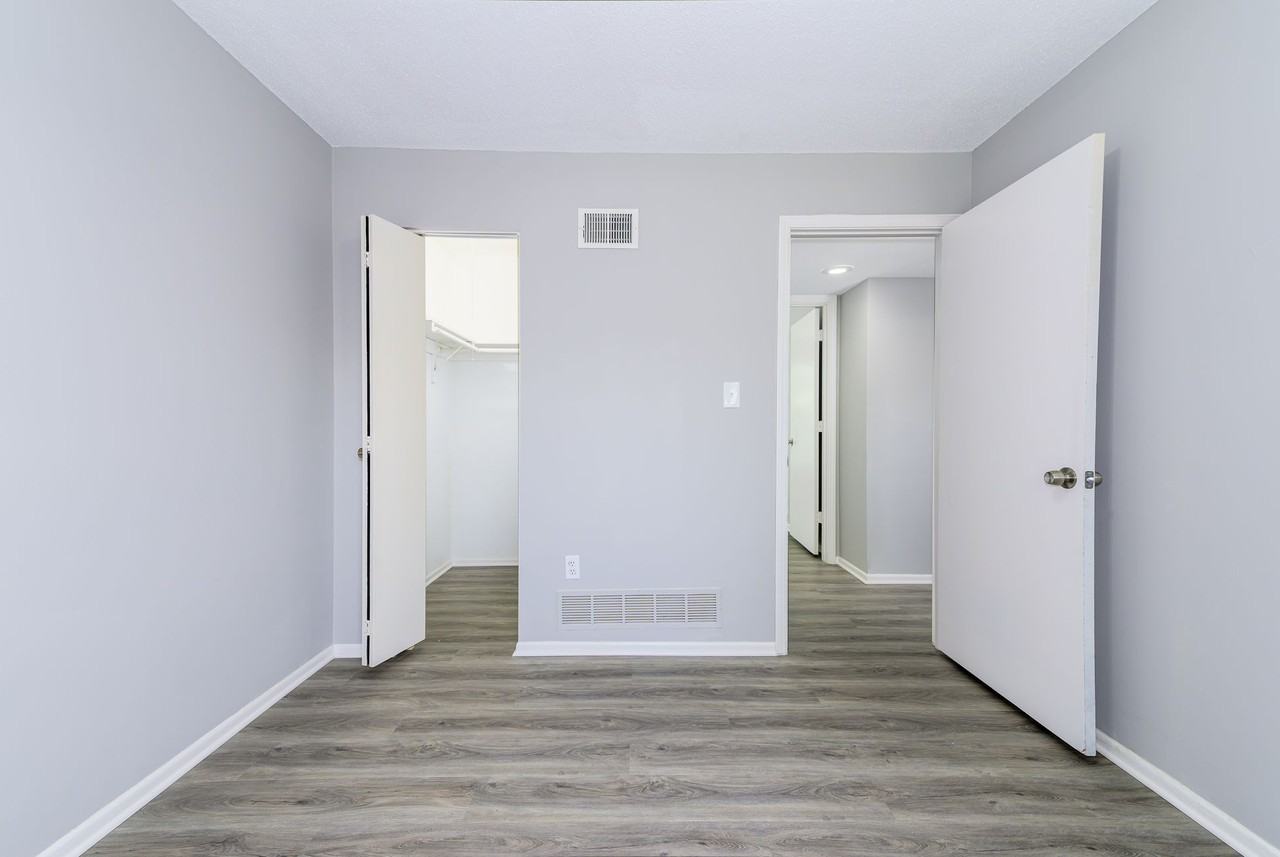 Parkville Place Apartments - Photo 4 of 19