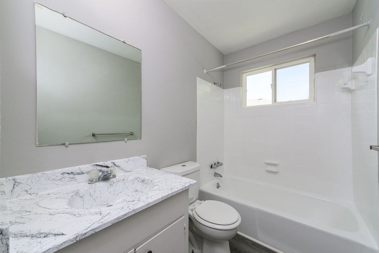 Parkville Place Apartments - Photo 5 of 19