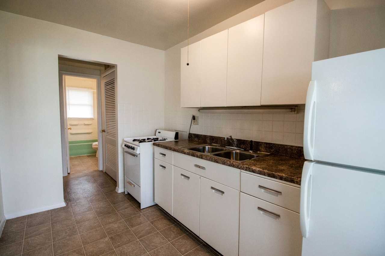 2214 Peirce Ave - Photo 2 of 9