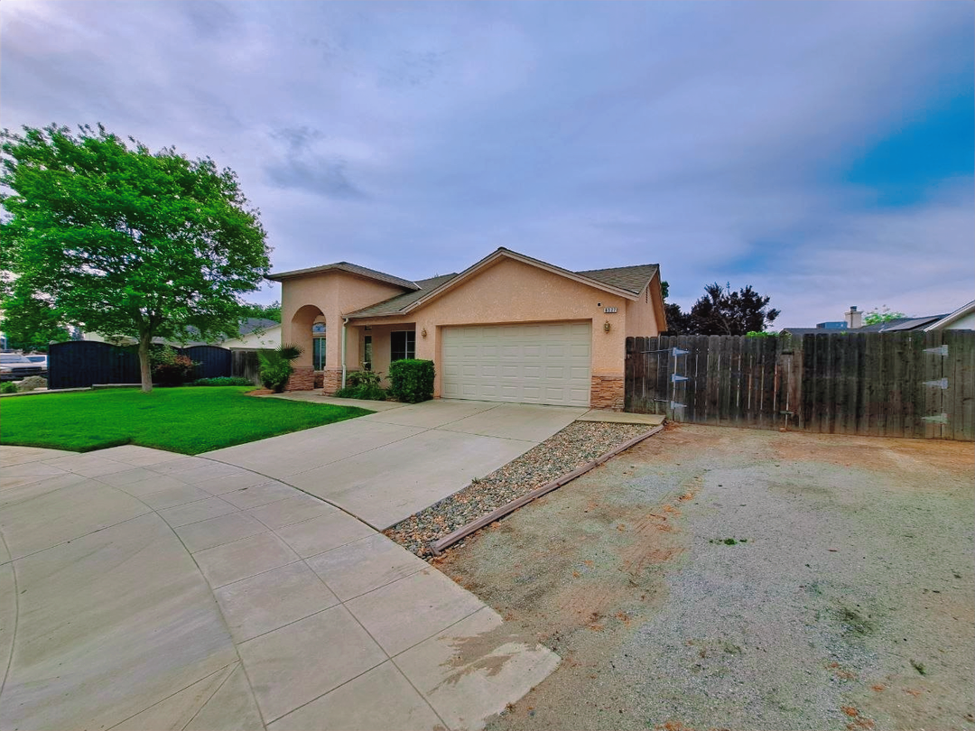 6527 N Lodi Ave - Photo 3 of 36