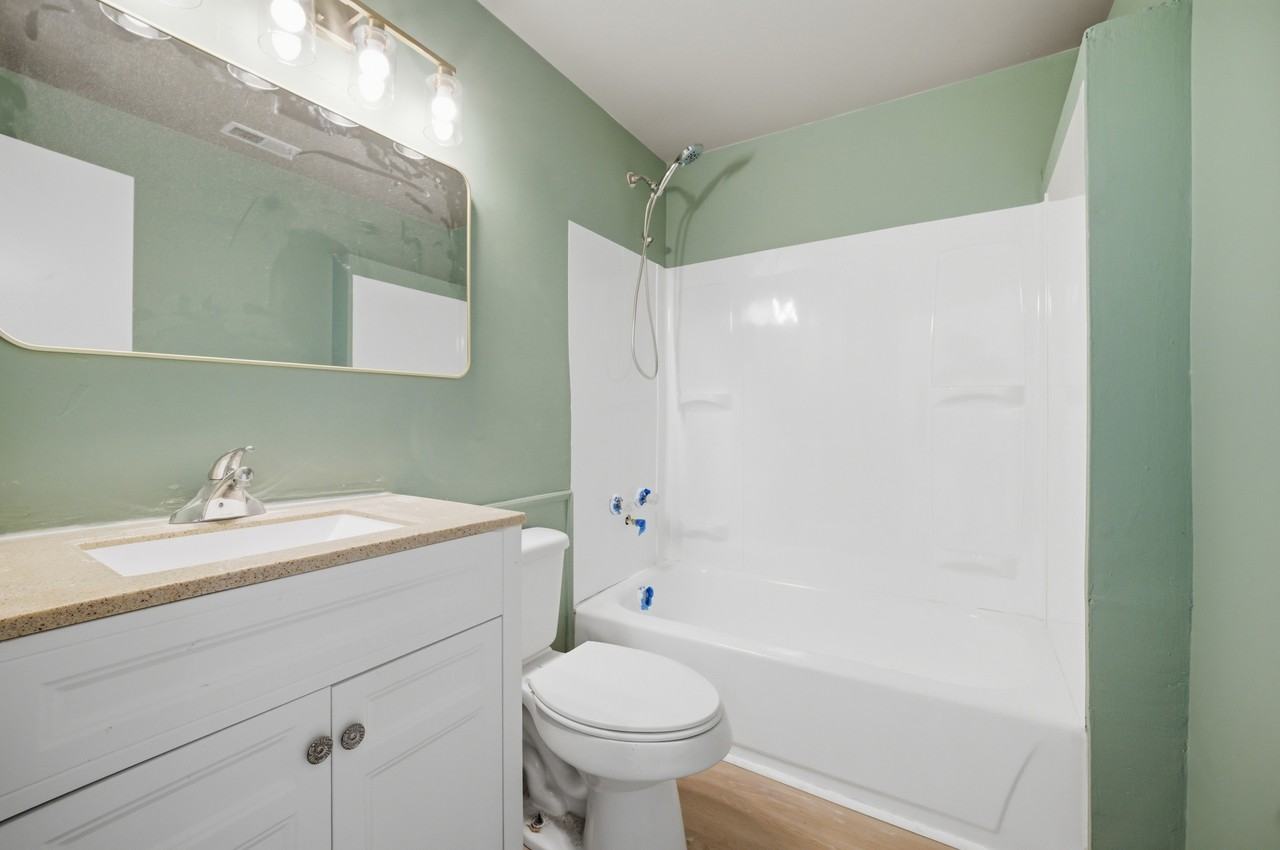 605 Dinwiddie St #B - Photo 3 of 17