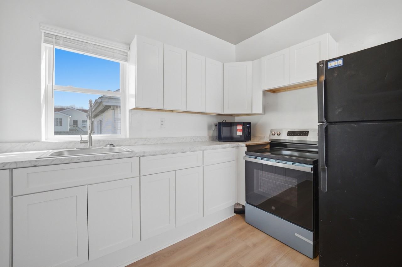 605 Dinwiddie St #B - Photo 5 of 17