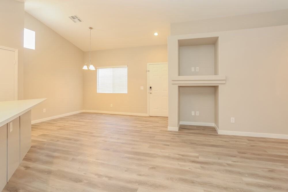 2801 Lava Rock Ave - Photo 3 of 16