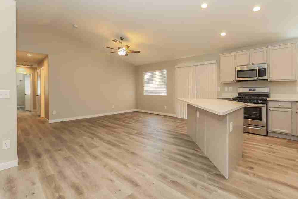 2801 Lava Rock Ave - Photo 5 of 16