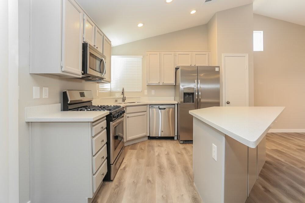 2801 Lava Rock Ave - Photo 6 of 16