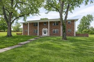 featured image of 711 Hulen Dr