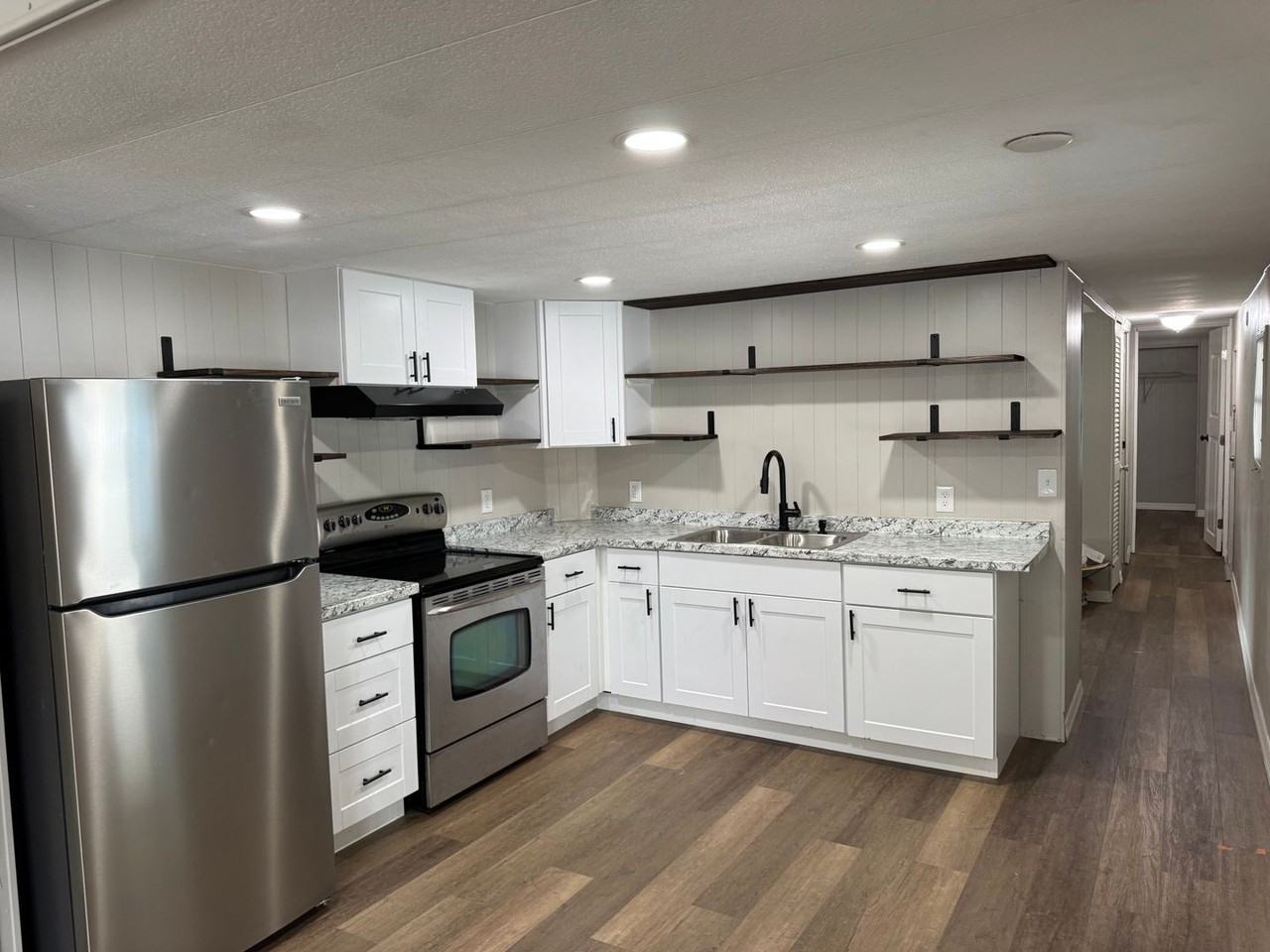 203 52nd Avenue Blvd W - Photo 2 of 13