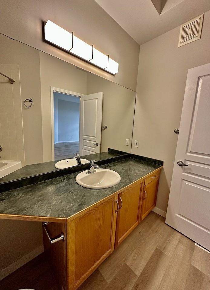 8619 111 Street Northwest 405, Edmonton, Alberta, Canada, T6G 2W1 - Photo 6 of 11