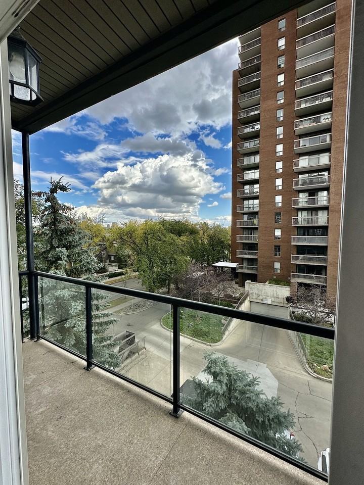 8619 111 Street Northwest 405, Edmonton, Alberta, Canada, T6G 2W1 - Photo 7 of 11