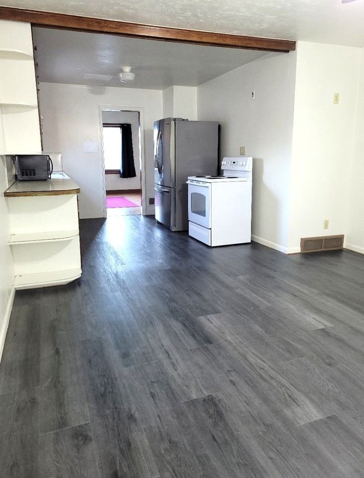 1131 S 5th Ave #1 - Photo 3 of 11