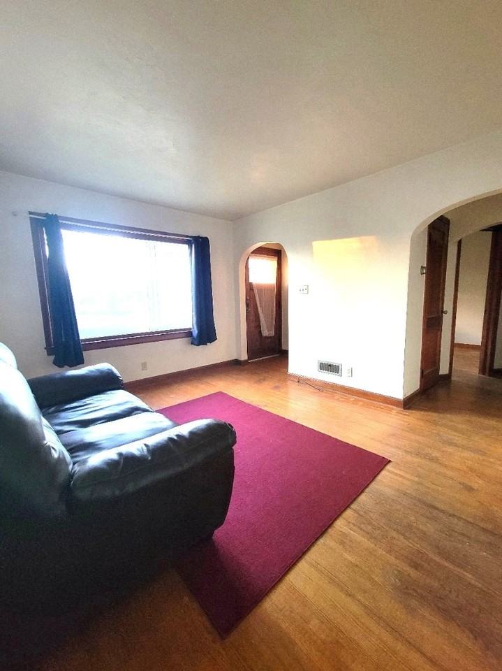 1131 S 5th Ave #1 - Photo 6 of 11