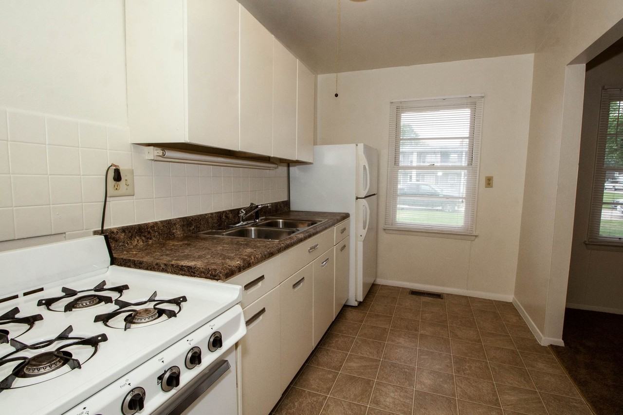 2213 Peirce Ave - Photo 4 of 9