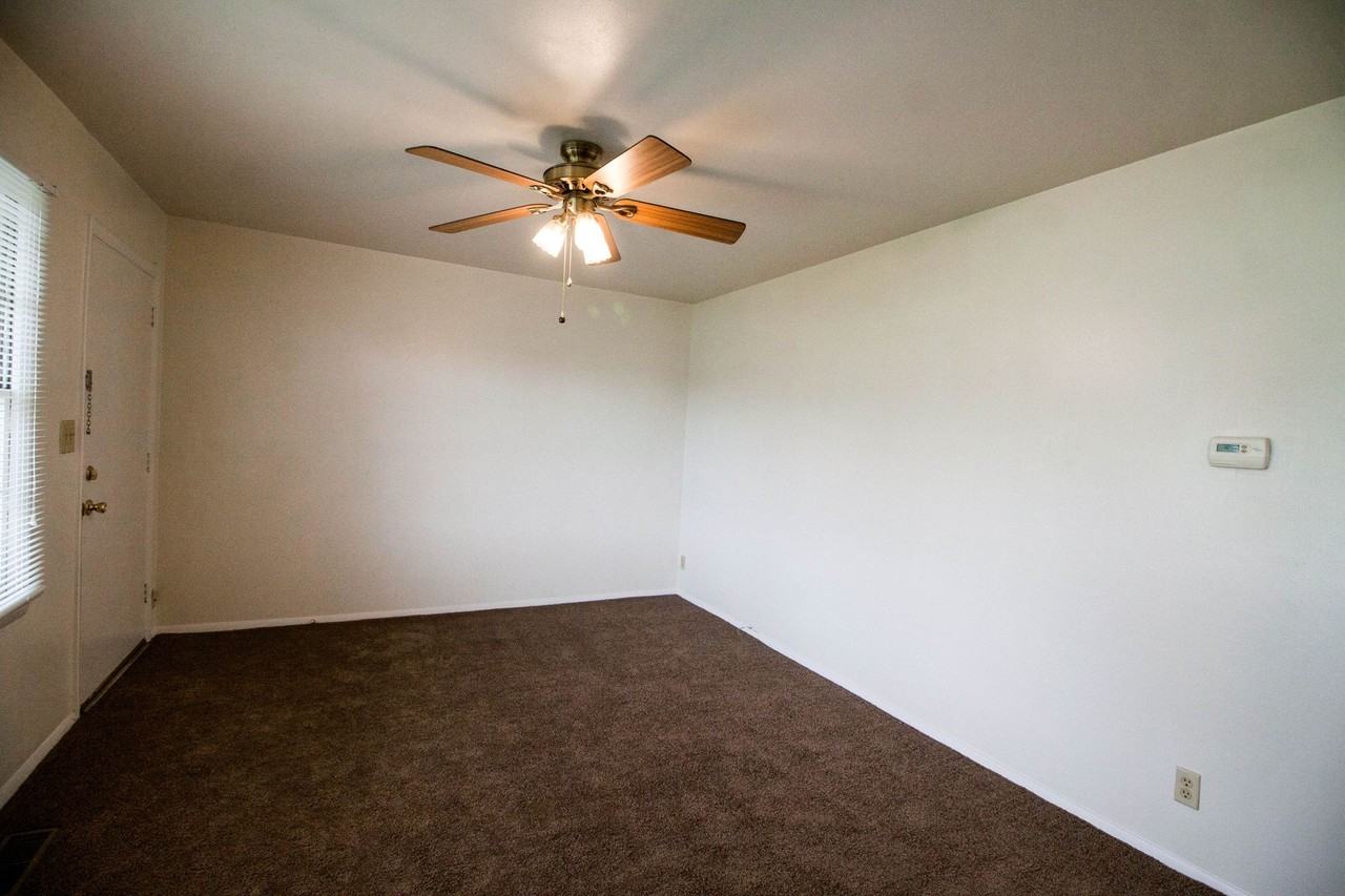 2213 Peirce Ave - Photo 5 of 9