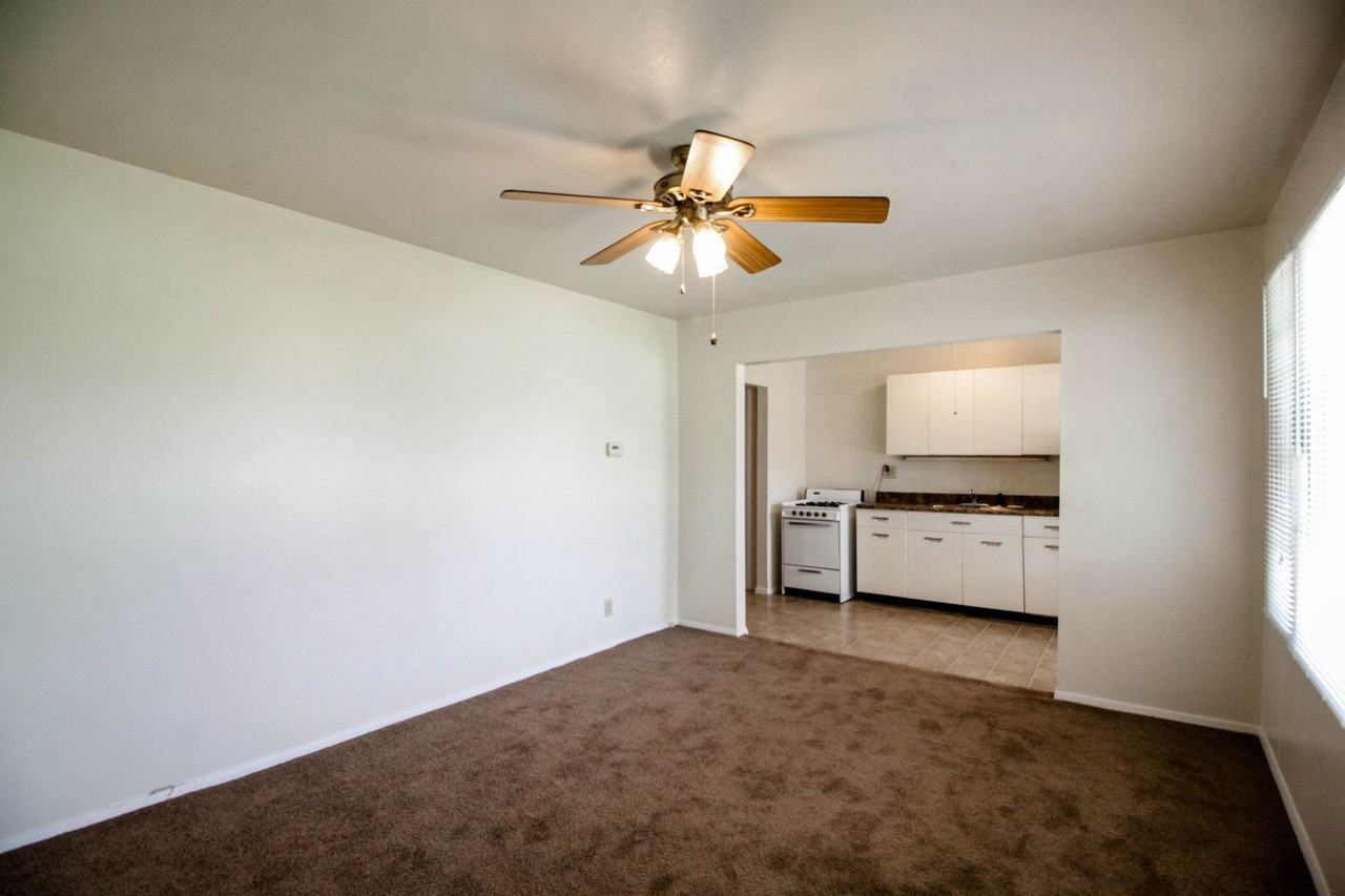 2213 Peirce Ave - Photo 6 of 9