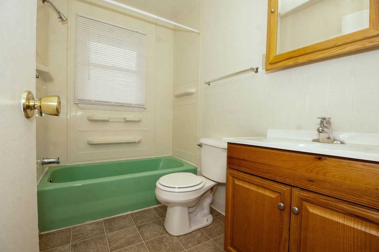 2213 Peirce Ave - Photo 7 of 9