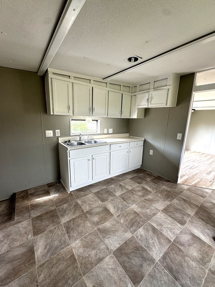 233 Jolly Roger Dr #1 - Photo 5 of 7