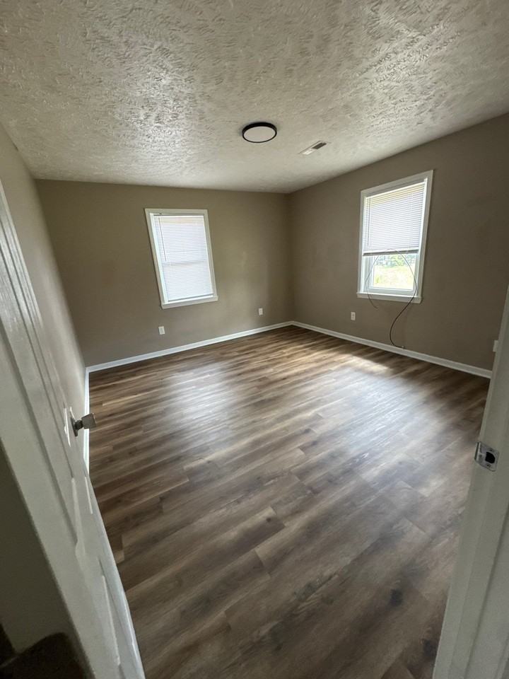 916 N Monroe Ave #1 - Photo 3 of 8