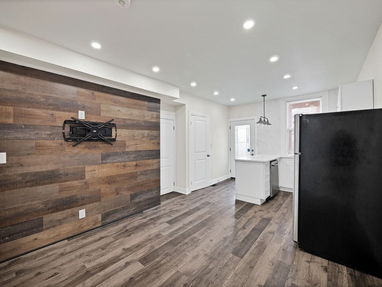 33 Fairleigh Avenue North #1 - Photo 4 of 20