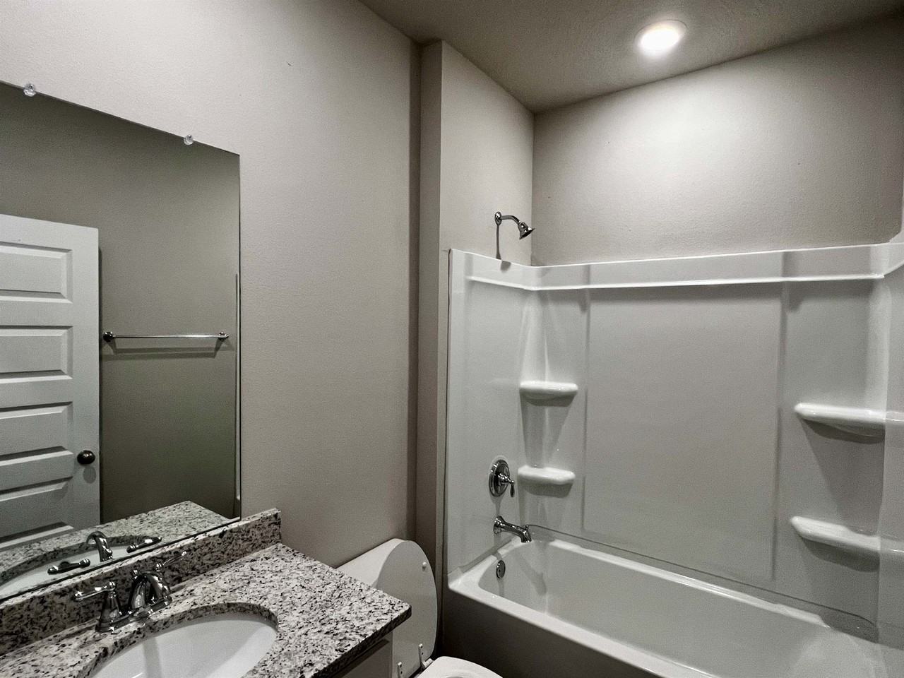 10498 N Redland St #1 - Photo 7 of 26