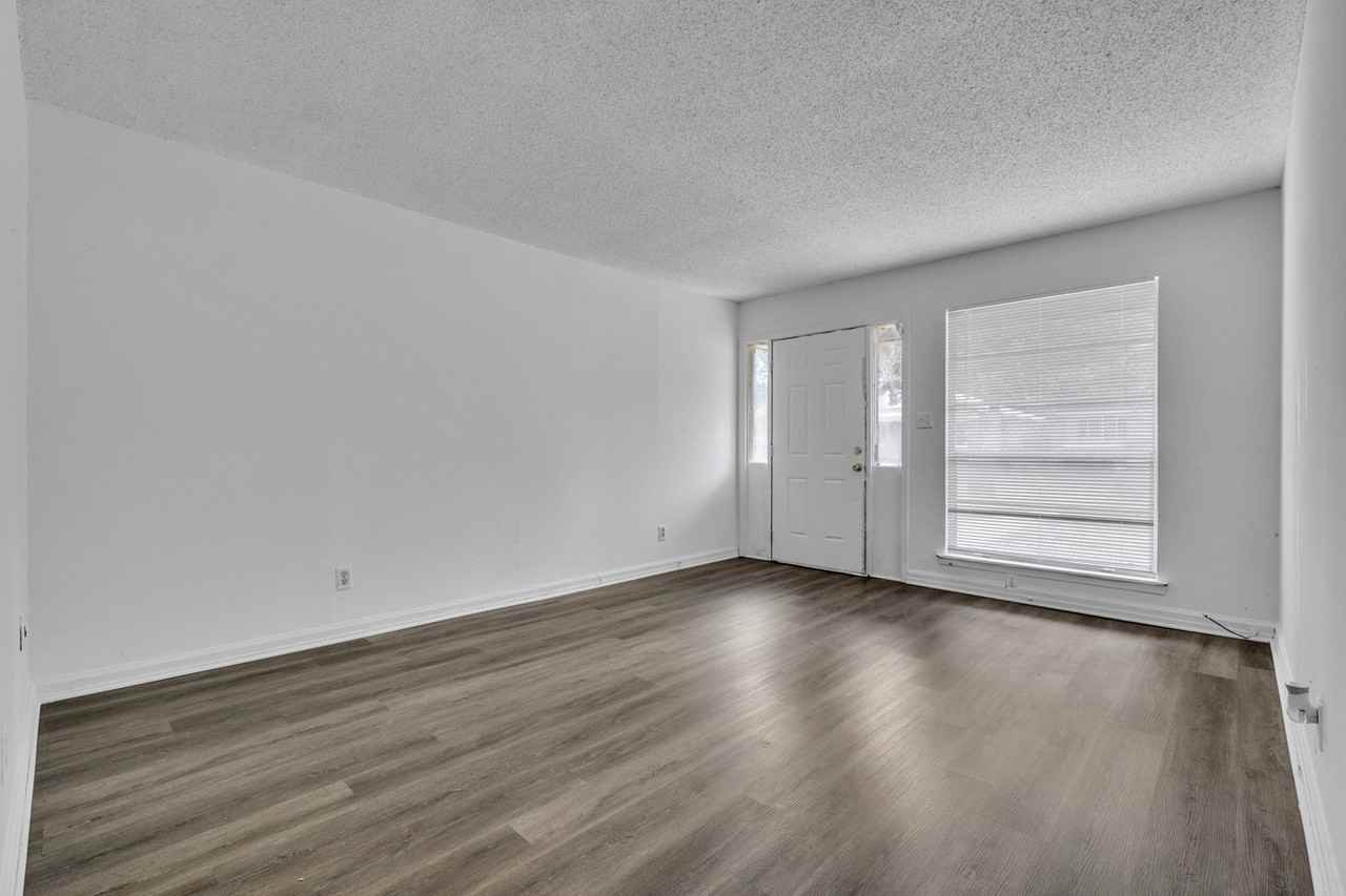 521 16th St Sw #523 - Photo 4 of 21