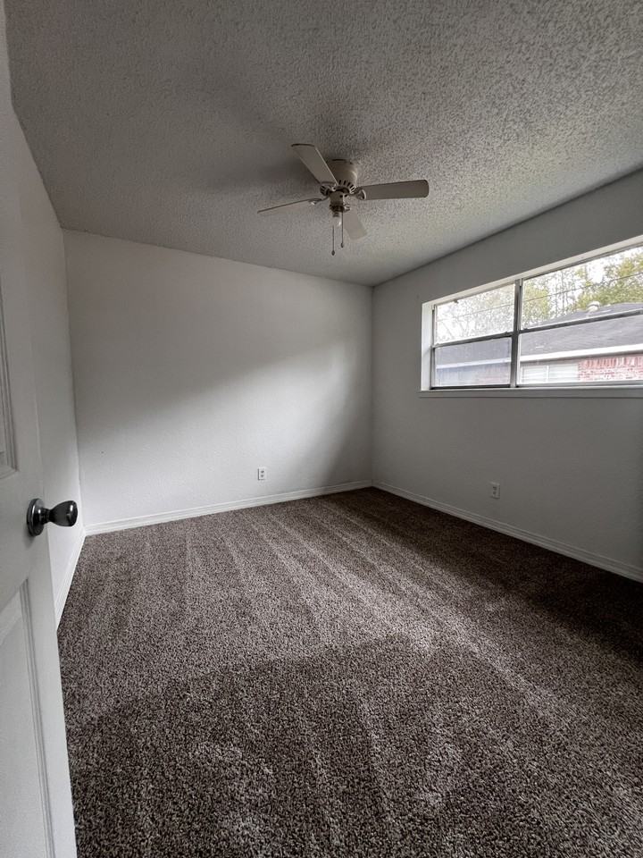 14407 Pine St #4 - Photo 3 of 5