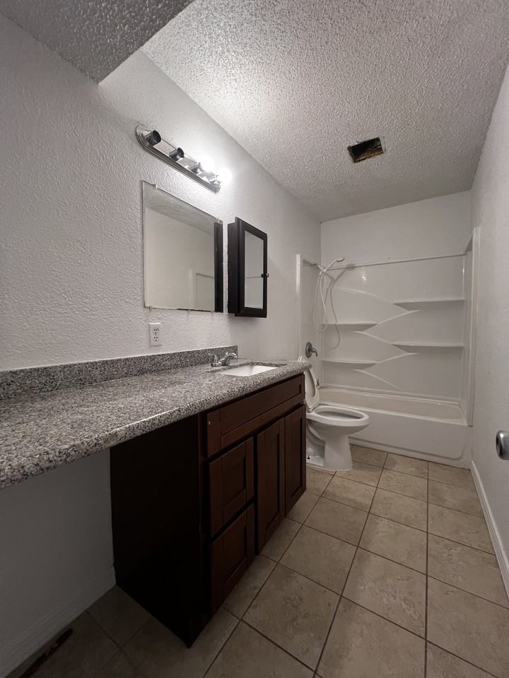 14407 Pine St #4 - Photo 5 of 5