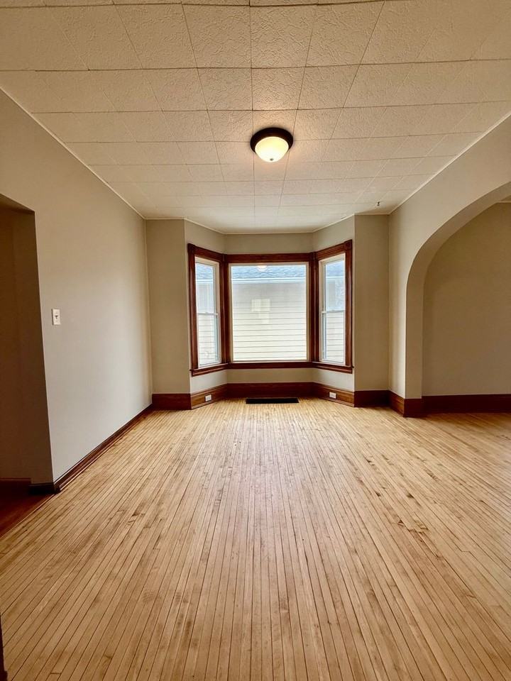 624 Central Ave N - Photo 5 of 15