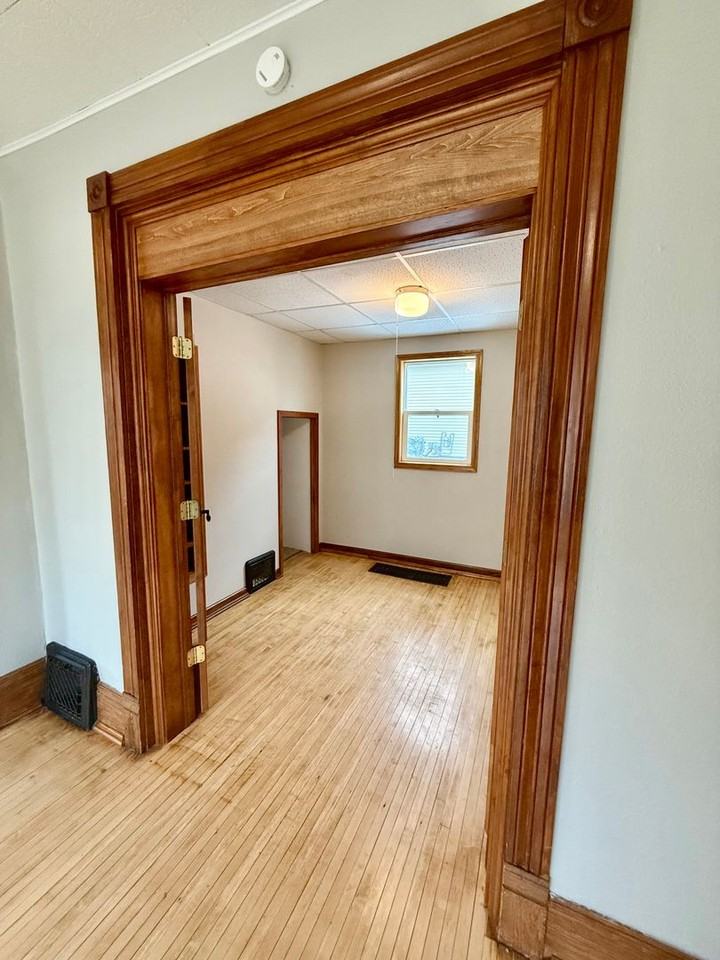 624 Central Ave N - Photo 6 of 15