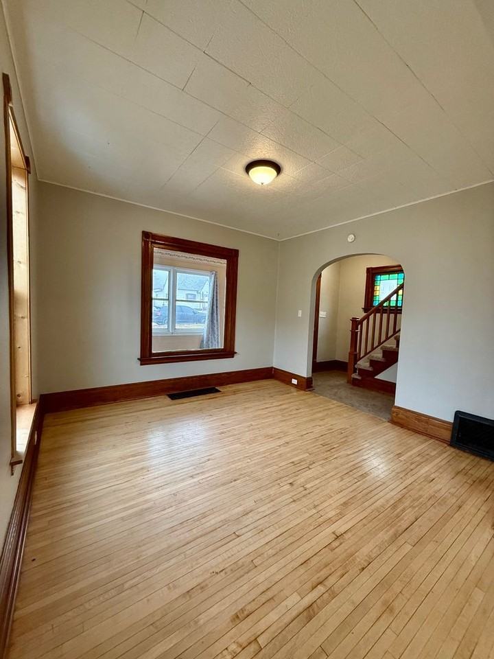 624 Central Ave N - Photo 7 of 15