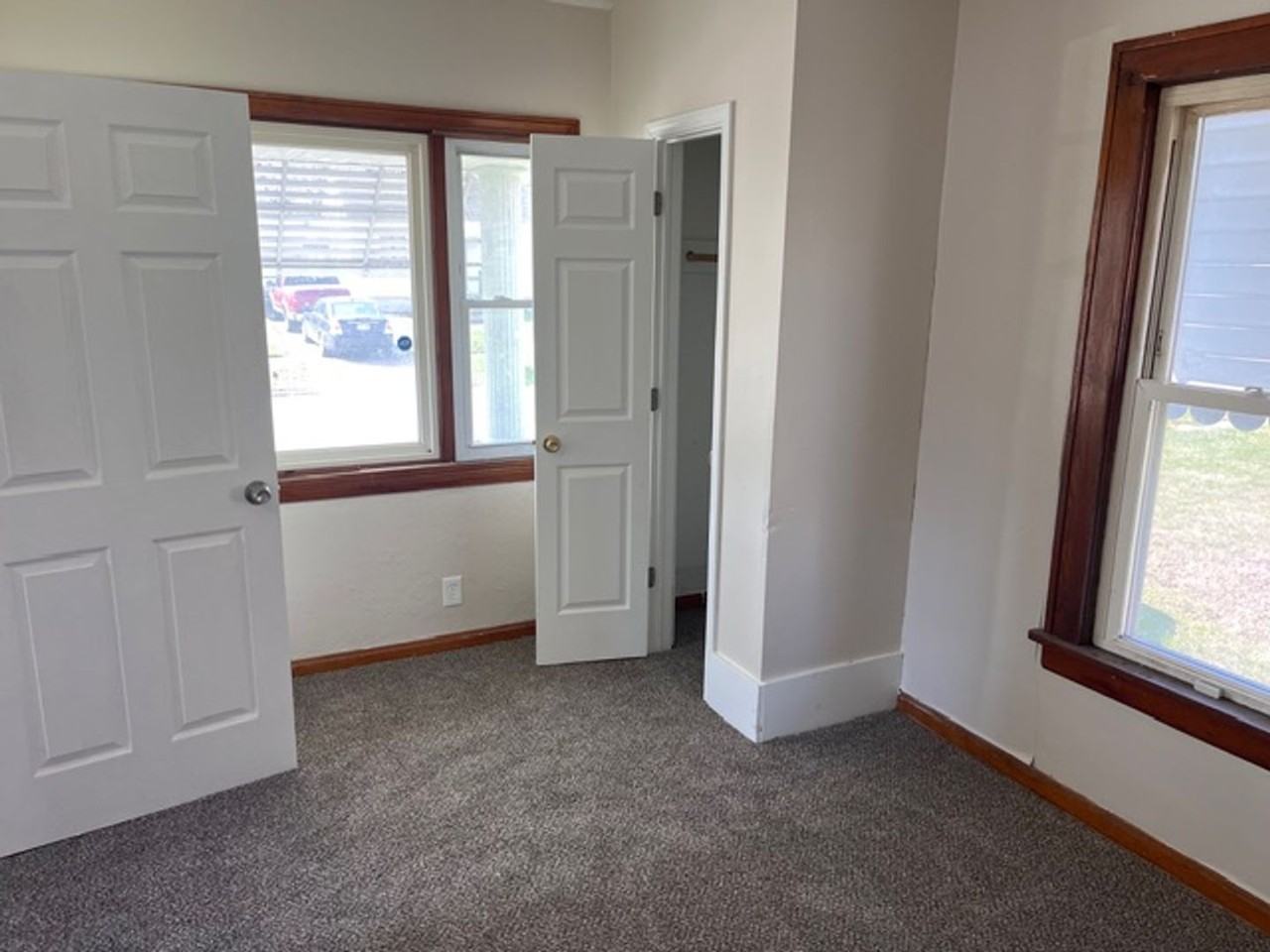 1312 W 18th St - Photo 5 of 37