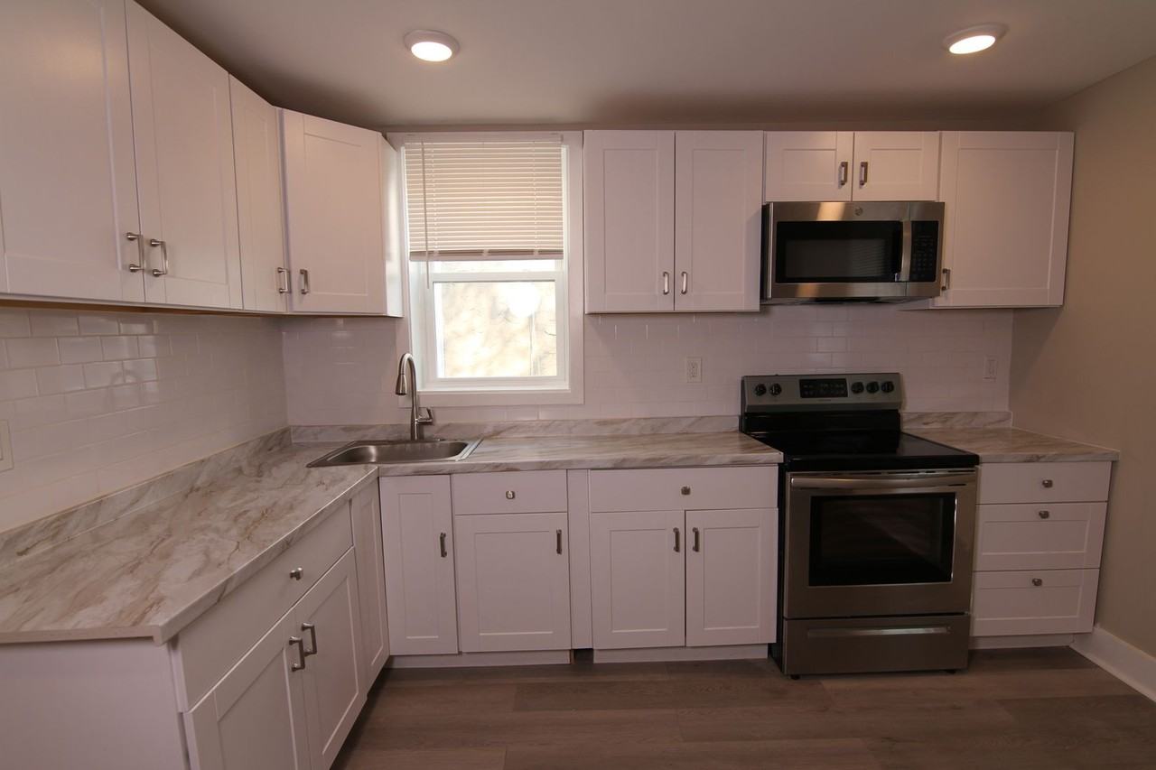1631 Dyre St - Photo 2 of 6