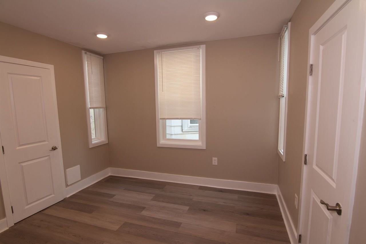 1631 Dyre St - Photo 3 of 6