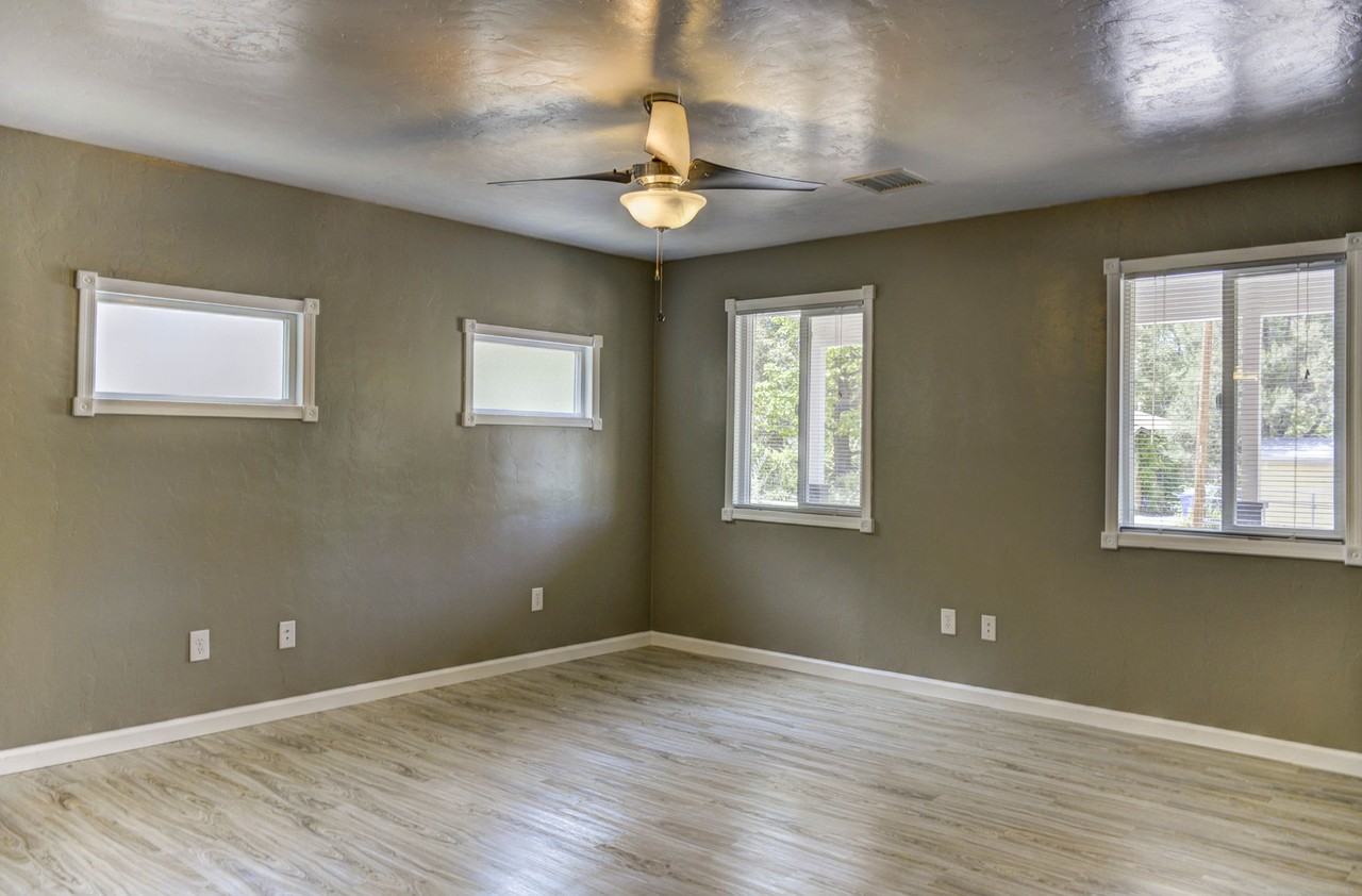 327 Gail Gardner Way - Photo 6 of 37