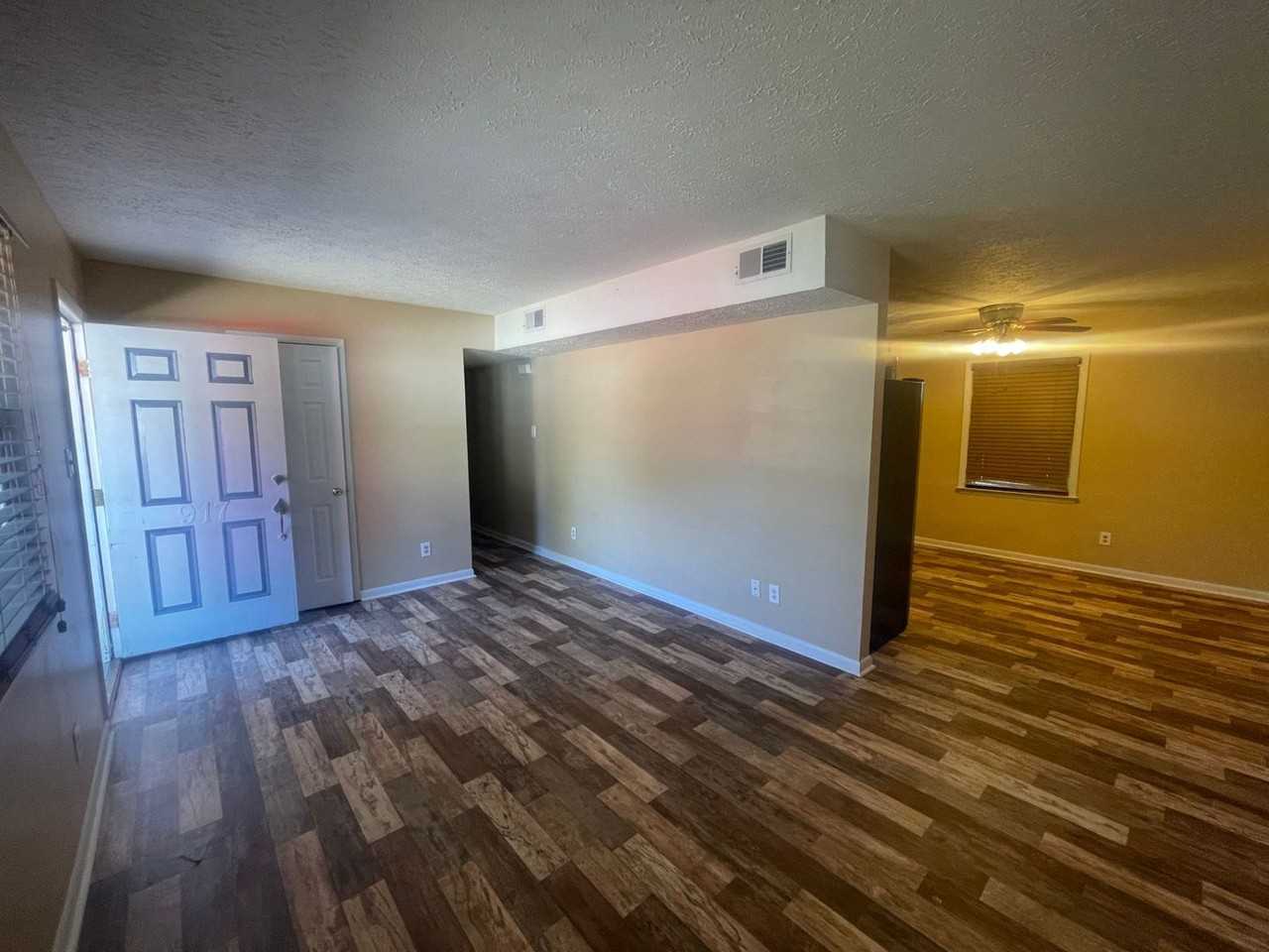 917 Johnson St - Photo 2 of 18