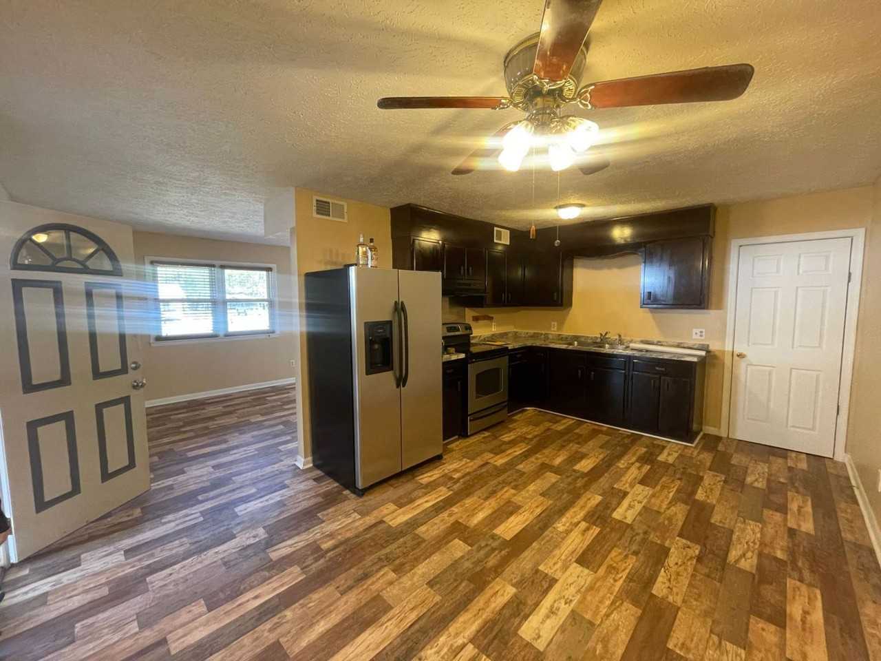 917 Johnson St - Photo 3 of 18