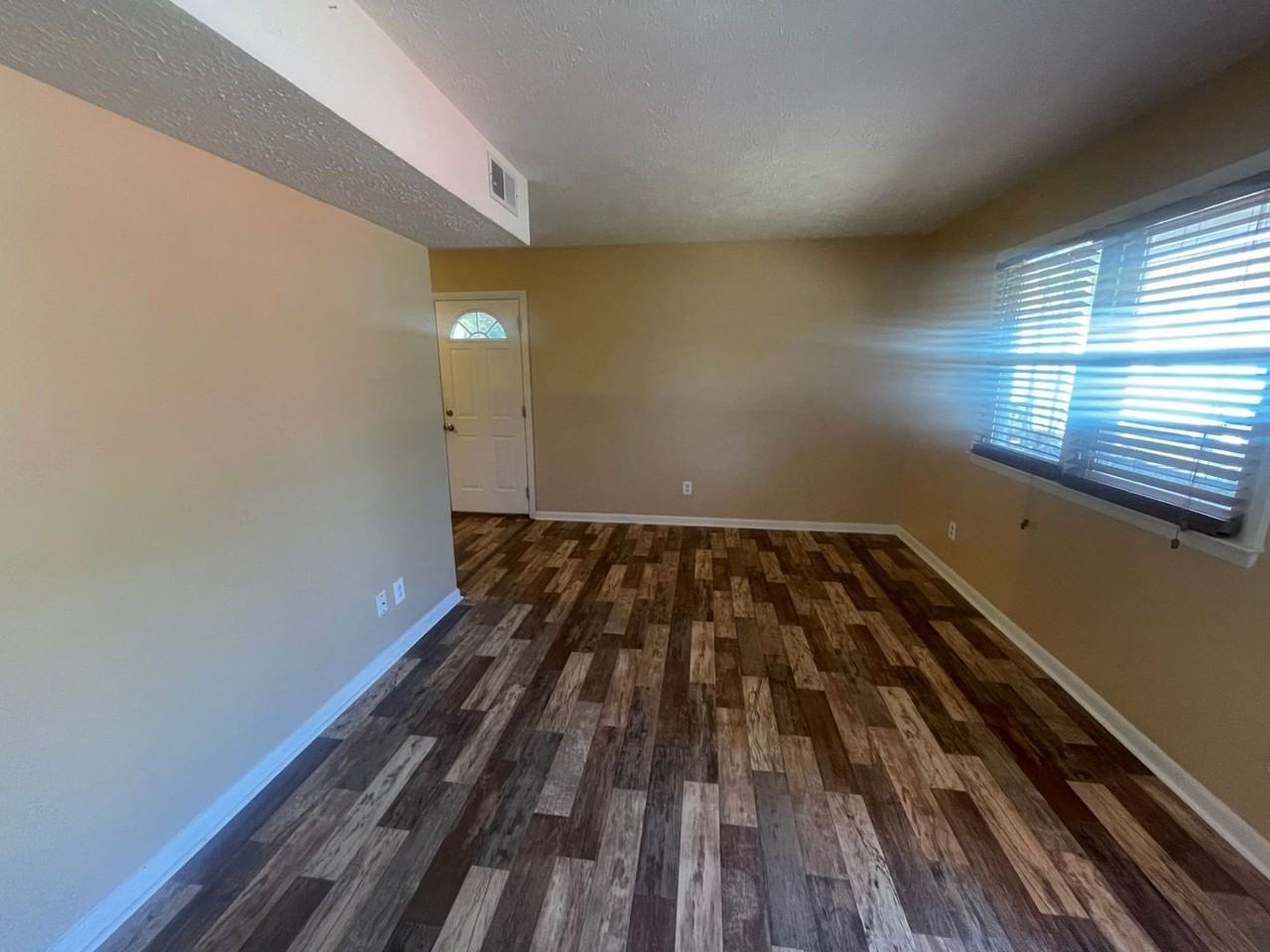 917 Johnson St - Photo 4 of 18