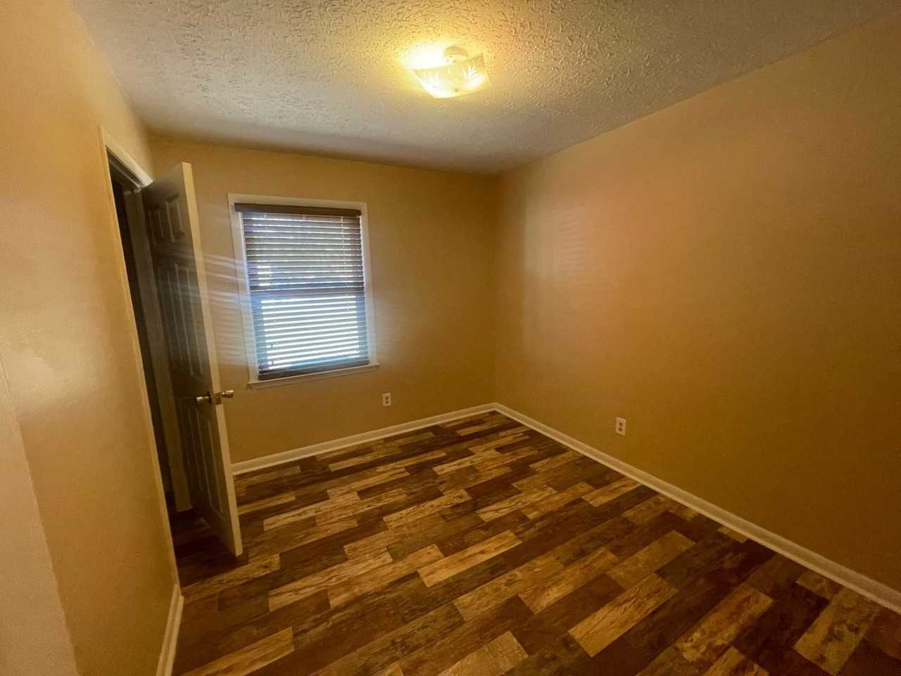 917 Johnson St - Photo 5 of 18