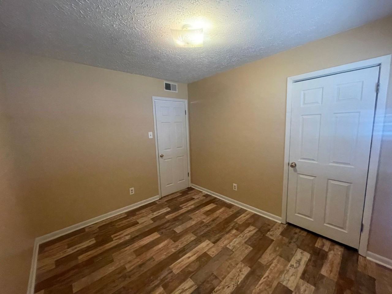 917 Johnson St - Photo 7 of 18