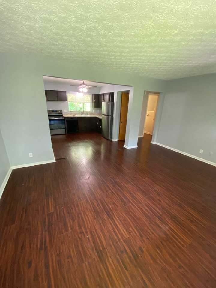 1739 Amsterdam Rd - Photo 3 of 9