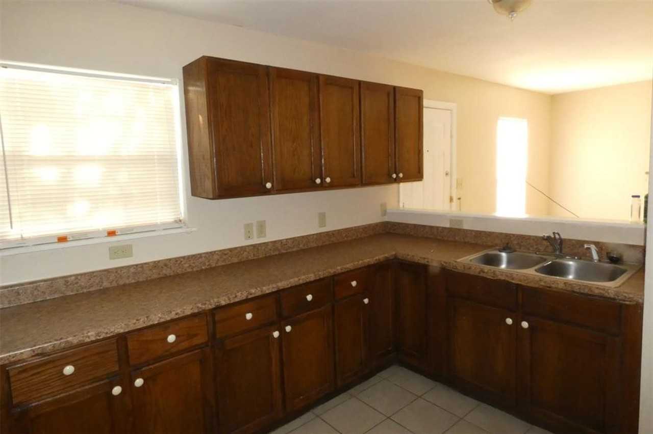 910 Nelson St #A - Photo 4 of 14