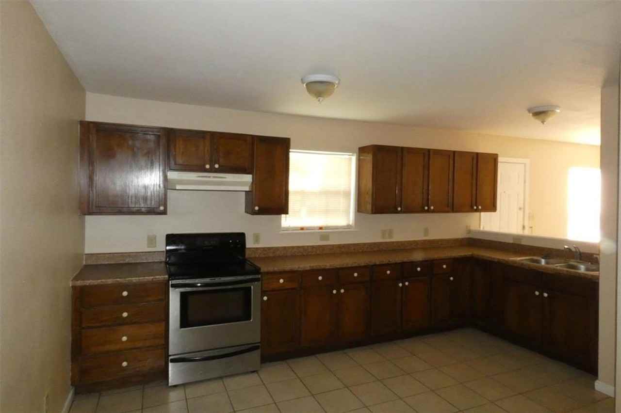 910 Nelson St #A - Photo 6 of 14