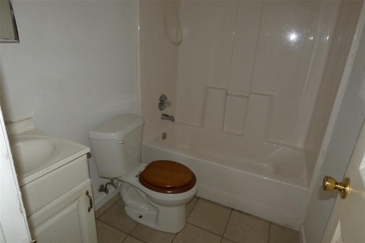 910 Nelson St #A - Photo 7 of 14